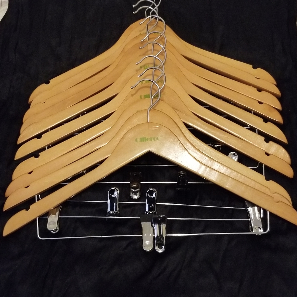 Ollieroo wooden hangers with pants clip se…